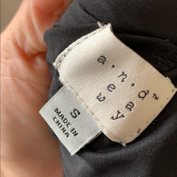 Black, a line skirt - Picture 2 of 2